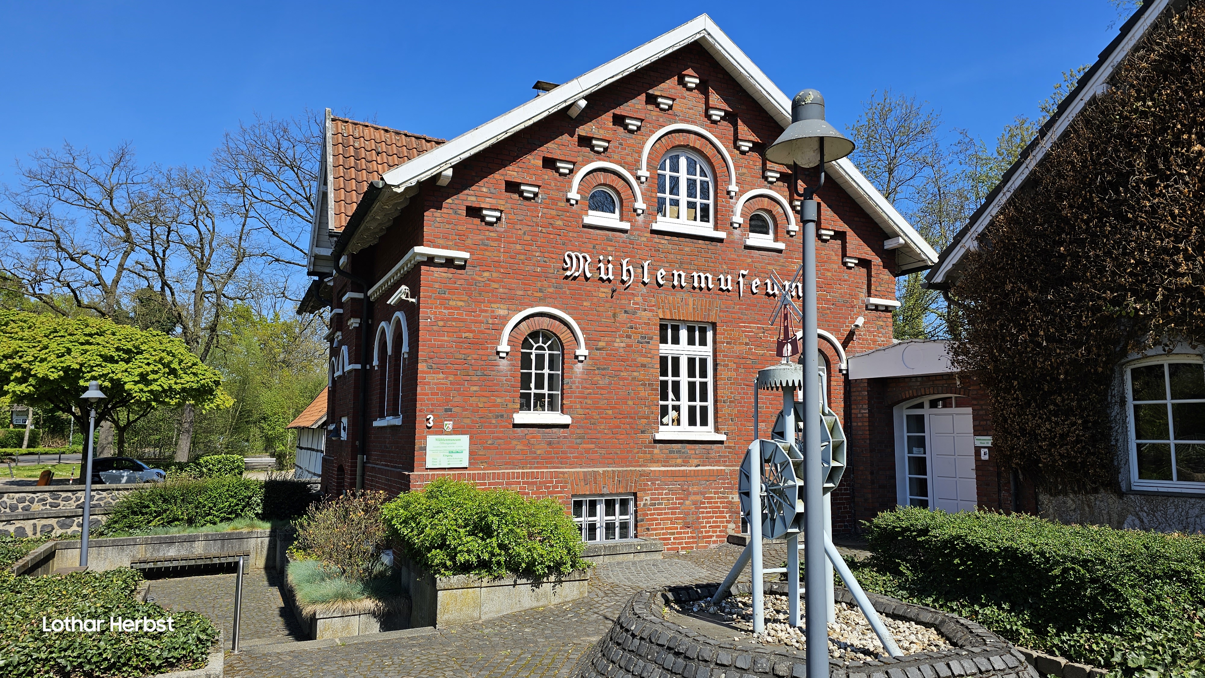 Das Mühlenmuseum direkt neben der Wassermühle
